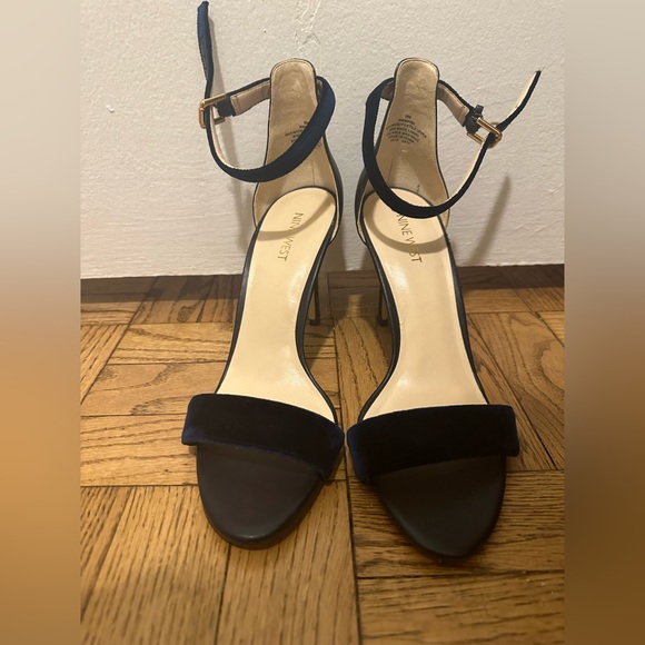 Brand new Nine West navy 4” stilettos. Size 9 - Picture 7 of 8